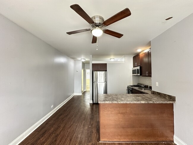 4031 N Kenmore Ave, Unit 402 in Chicago, IL - Building Photo - Building Photo