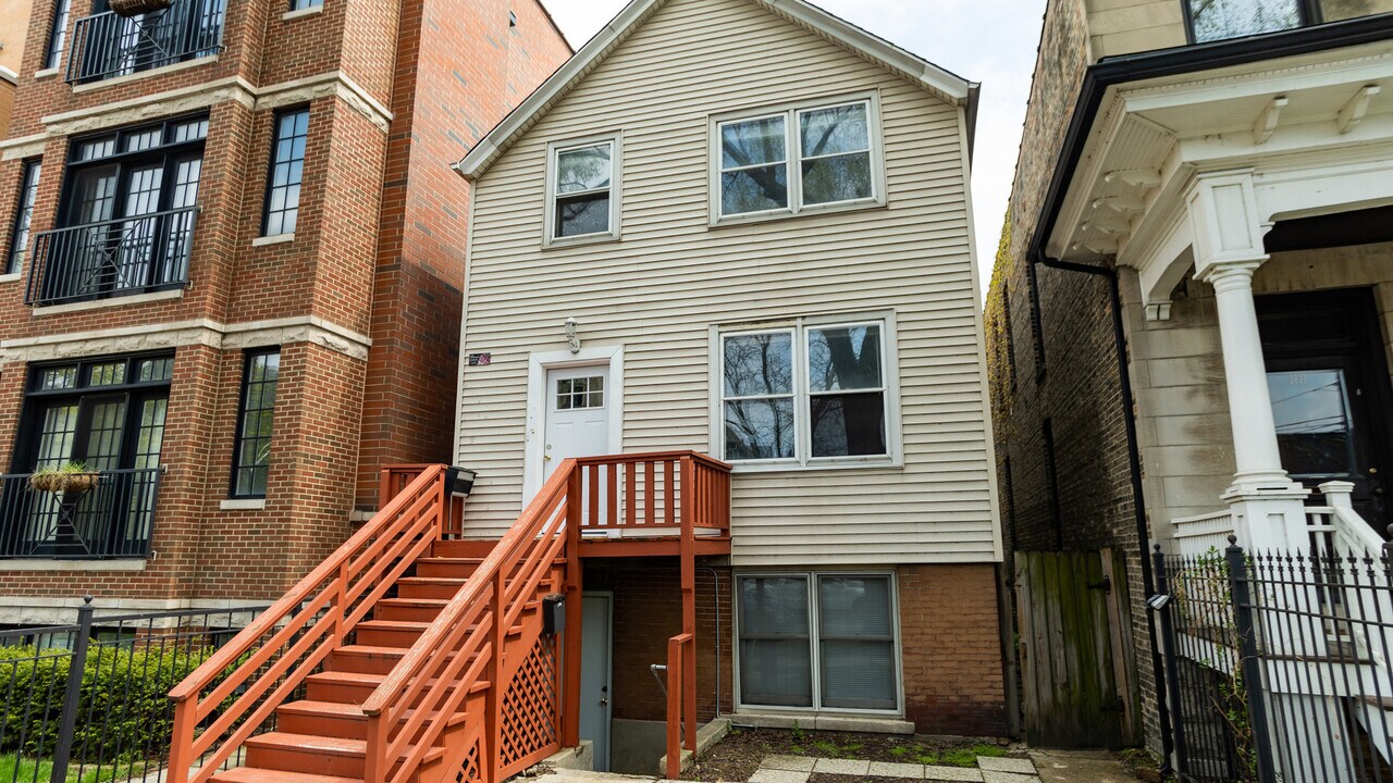 3729 N Clifton Ave in Chicago, IL - Building Photo