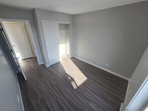 420 Chrislind St in Winnipeg, MB - Building Photo - Building Photo