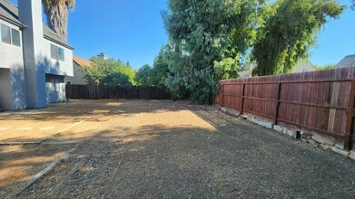 1242 Armstrong Ave in Clovis, CA - Building Photo - Building Photo