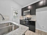 237 Northlawn St photo'