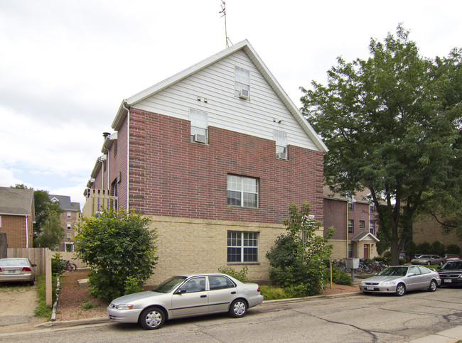 1020 Fahrenbrook Ct in Madison, WI - Foto de edificio - Building Photo