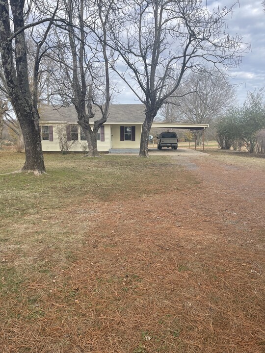 18560 Greenwood Rd in Spiro, OK - Building Photo