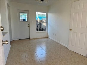 551 73rd Ave in St Pete Beach, FL - Foto de edificio - Building Photo