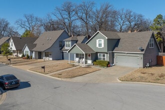 Yorktown Villas in Tulsa, OK - Foto de edificio - Primary Photo