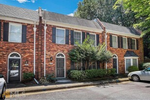 7404 Saint Charles Sq in Roswell, GA - Building Photo