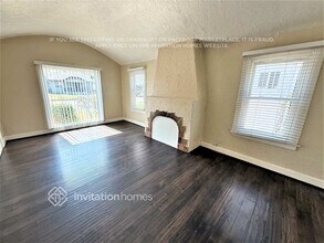 6046 6th Ave in Los Angeles, CA - Foto de edificio - Building Photo