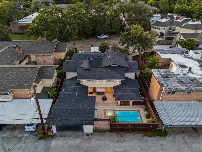 6321 Deerwood Rd in Houston, TX - Building Photo - Building Photo