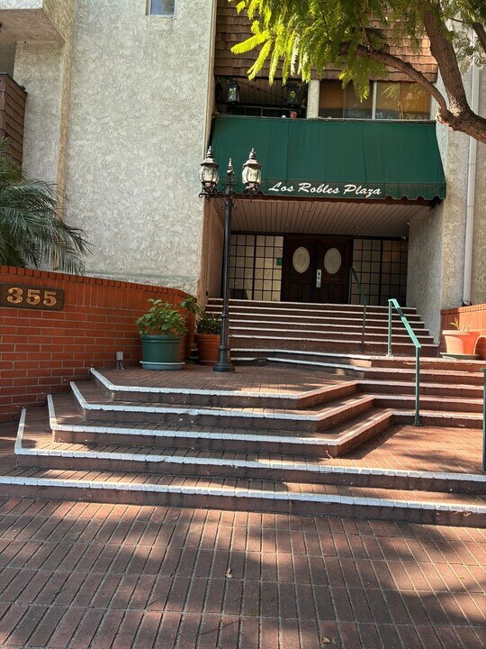 355 S Los Robles Ave in Pasadena, CA - Building Photo