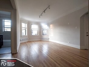 2329 N Rockwell St, Unit 2319-A2 in Chicago, IL - Foto de edificio - Building Photo