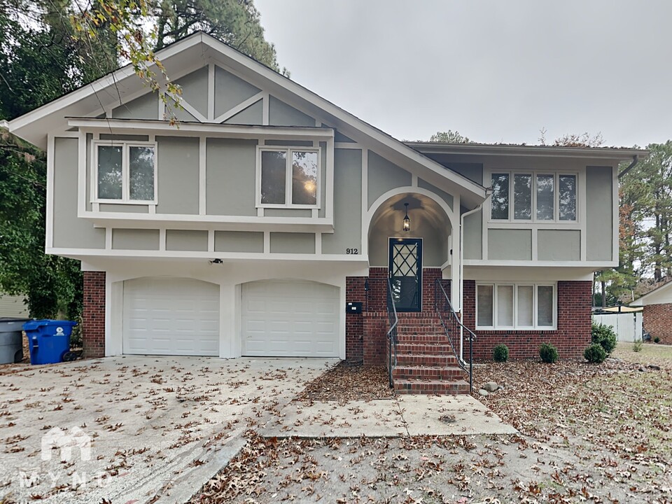 912 Dixie Dr in Selma, NC - Building Photo