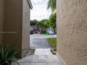 206 SW 159th Way in Sunrise, FL - Building Photo - Building Photo