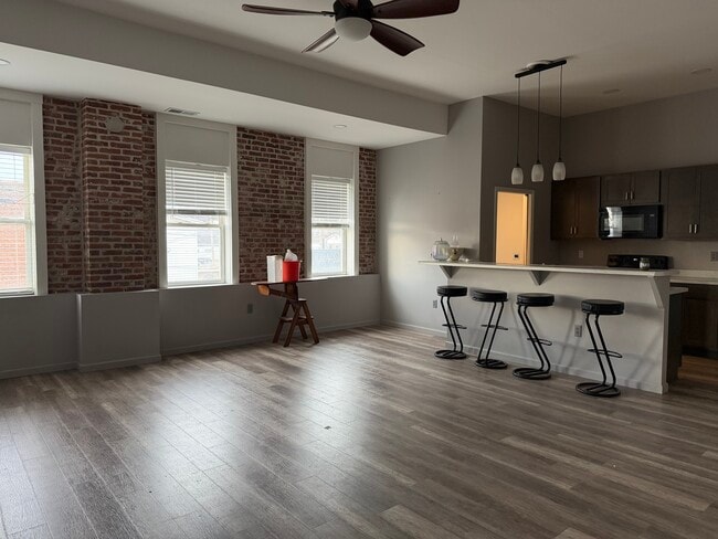 101 E Saint Louis St, Unit 1A