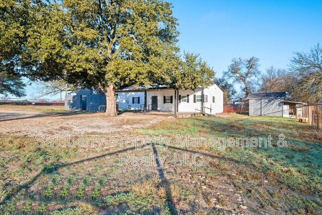 3701 Weatherford Hwy in Granbury, TX - Building Photo - Building Photo