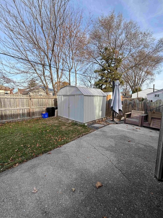 568 Cromwell St in Sarnia, ON - Building Photo - Building Photo