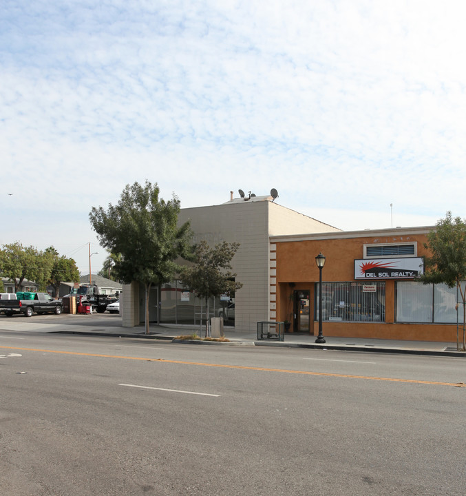 666 N Maclay Ave in San Fernando, CA - Building Photo