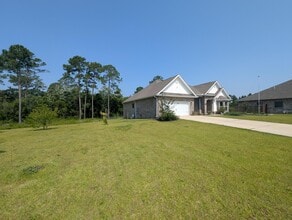3565 Pearl Ct in Navarre, FL - Building Photo - Building Photo
