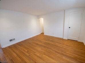 44 Ekings Ave in Hawthorne, NJ - Building Photo - Building Photo