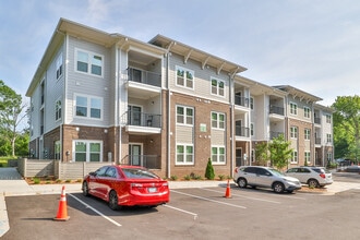 Gateway at the Green in Greenville, SC - Foto de edificio - Building Photo