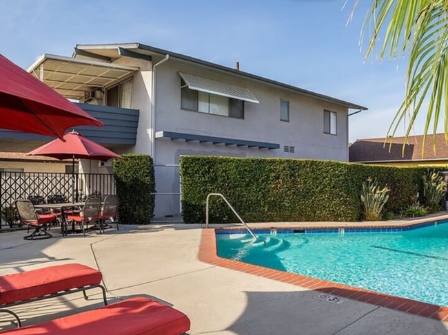 property at 5560 1/2 Sultana Ave