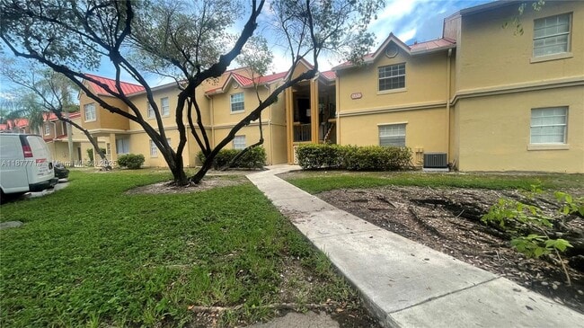 18326 NW 68th Ave in Hialeah, FL - Building Photo - Building Photo