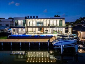 1102 Washington St in Hollywood, FL - Building Photo