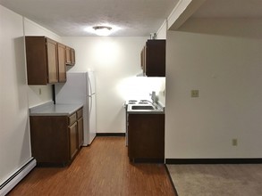 3981 Brown Ave-Unit -83 in Manchester, NH - Foto de edificio - Building Photo