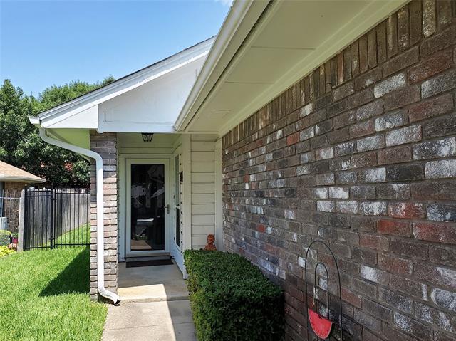 425 Sunnybrook Ct in Bedford, TX - Building Photo - Building Photo