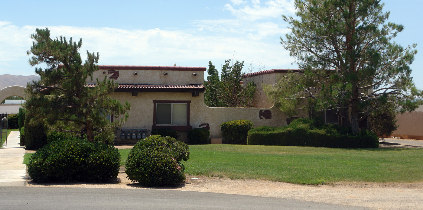 12715 Navajo Pl in Apple Valley, CA - Building Photo