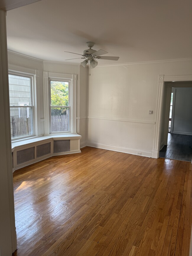 647 Dewitt St, Unit Lower level flat in Syracuse, NY - Foto de edificio - Building Photo