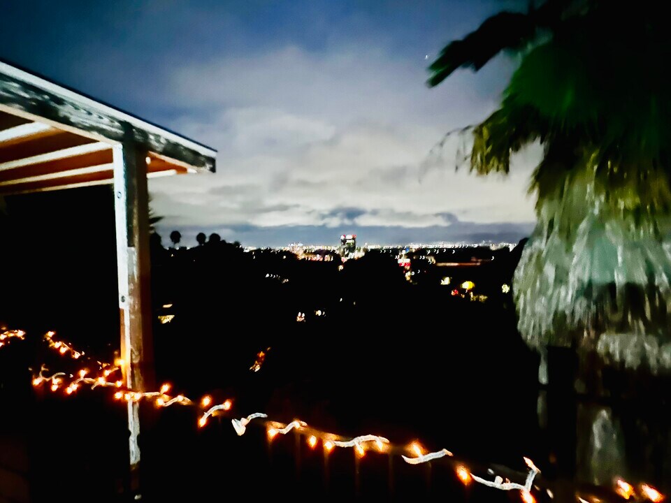 15635 Vandorf Pl, Unit Studio Style in Encino, CA - Foto de edificio