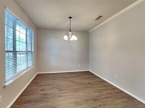 12509 Patnoe Dr in Burleson, TX - Foto de edificio - Building Photo