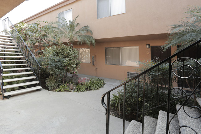 Villa Del Sol Apartments in Downey, CA - Building Photo - Building Photo