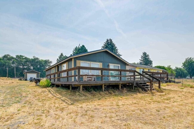 property at 37458 Modoc Point Rd