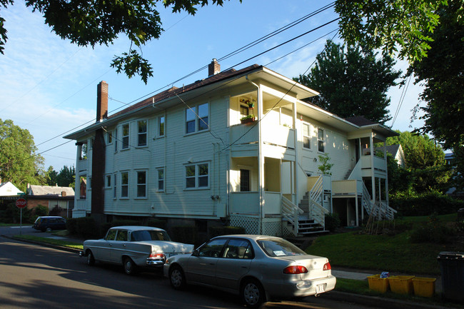 132 SE 18th Ave in Portland, OR - Building Photo - Building Photo