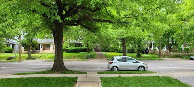 1921 18th Ave S in Nashville, TN - Foto de edificio - Building Photo