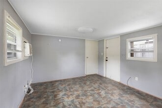 10821 TX-150, Unit 19 in Shepherd, TX - Foto de edificio - Building Photo