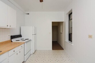 2319 N Kedzie Blvd in Chicago, IL - Building Photo - Building Photo