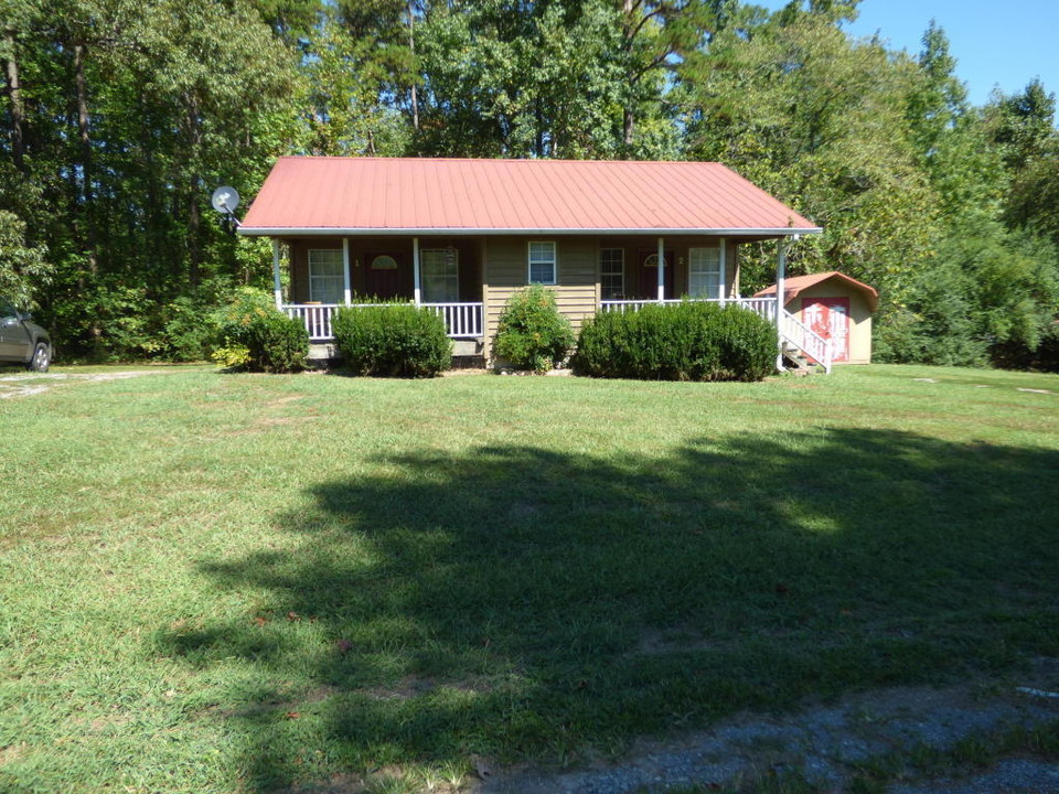 394 Howell Dr in Spring City, TN - Building Photo