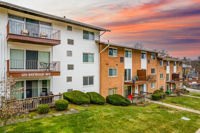 129 Baywood Ave in Pittsburgh, PA - Building Photo - Building Photo