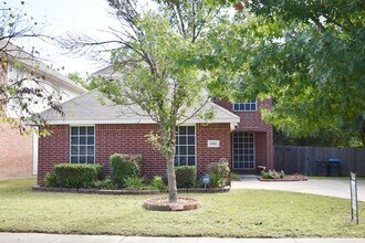 6866 Amberdale Dr in Fort Worth, TX - Building Photo - Building Photo