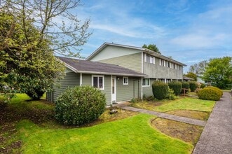 804 Chestnut Dr in Tillamook, OR - Building Photo - Building Photo