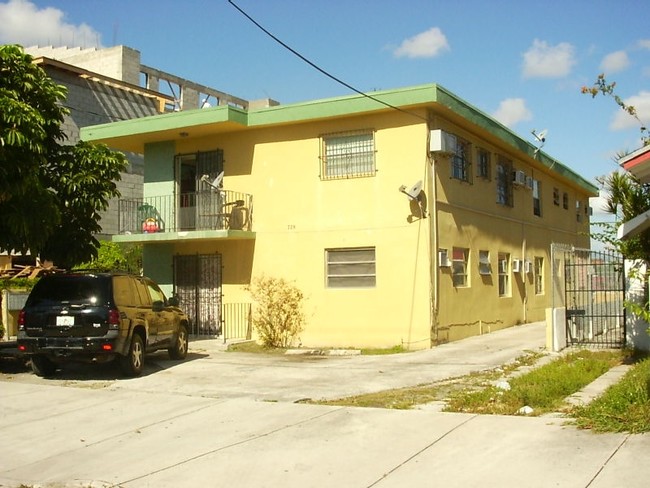 729 SW 2nd St in Miami, FL - Building Photo - Building Photo