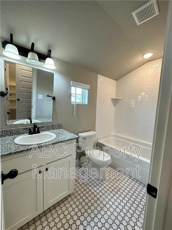 3819 W Maclura Way in Fayetteville, AR - Building Photo - Building Photo