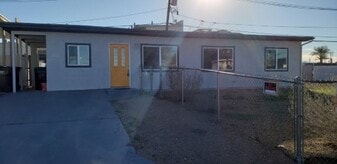 18 Idaho Way in Henderson, NV - Building Photo