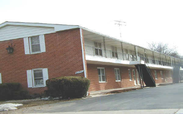 816 Clay St in Woodstock, IL - Building Photo