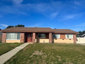 5848 Equestrian Ct in Chino, CA - Building Photo - Building Photo