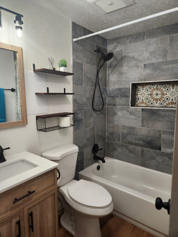 419 Kit Carson Rd in Taos, NM - Building Photo - Building Photo