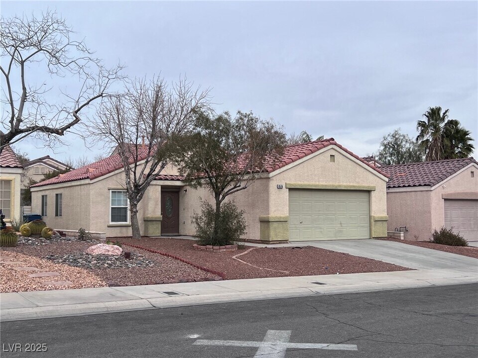 8516 Gracious Pine Ave in Las Vegas, NV - Building Photo