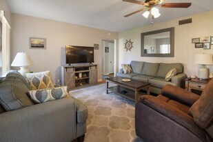 407 Pine Glen Ln in Greenacres, FL - Building Photo